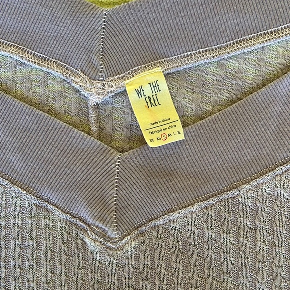We are the free blouse Pre owned - Picture 4 of 8